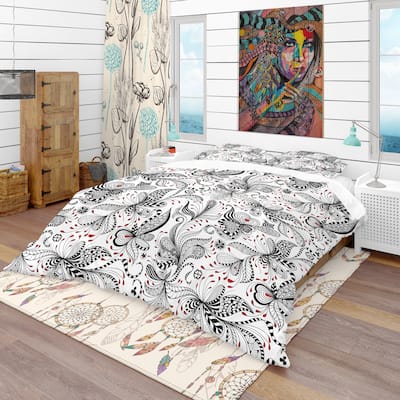 Designart 'Black & Red Floral Pattern' Bohemian & Eclectic Bedding Set - Duvet Cover & Shams