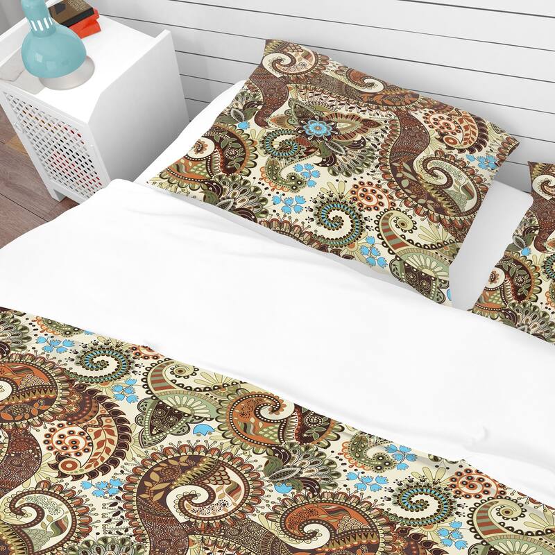 Designart 'Paisley Pattern with Fantasy Background' Vintage Bedding Set - Duvet Cover & Shams