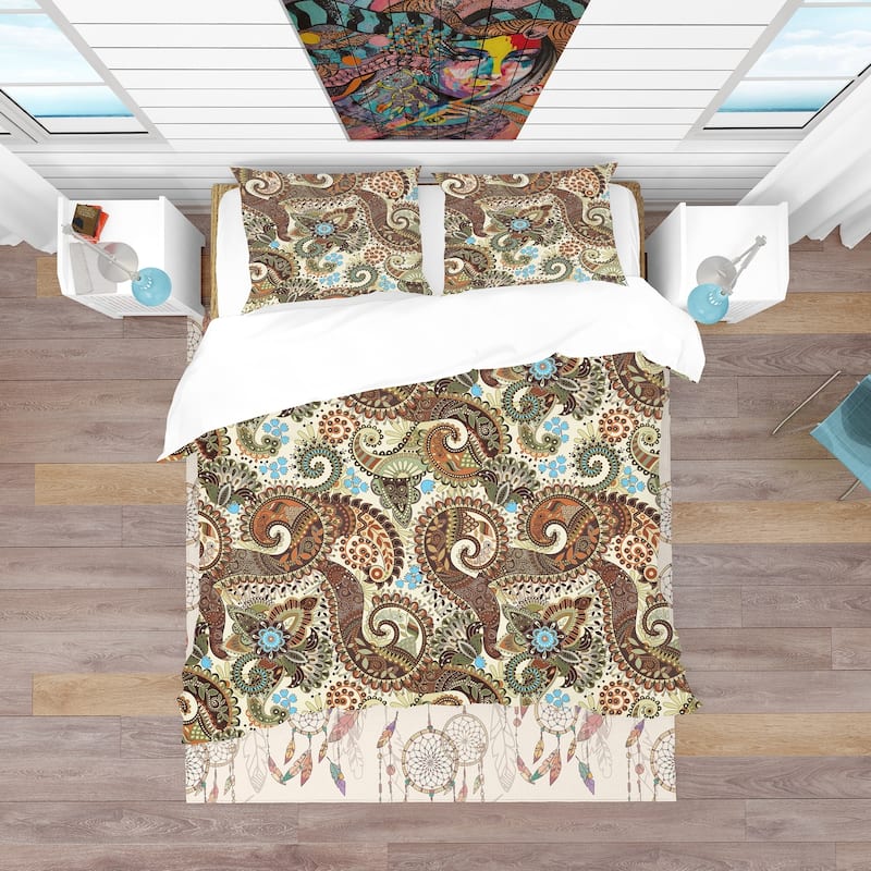 Designart 'Paisley Pattern with Fantasy Background' Vintage Bedding Set - Duvet Cover & Shams
