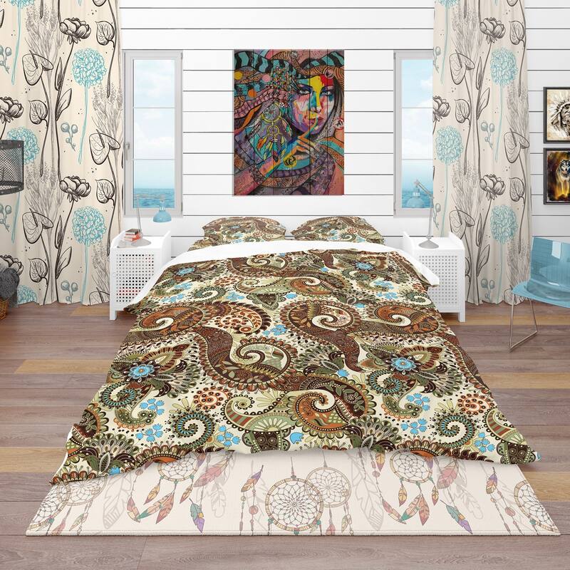 Designart 'Paisley Pattern with Fantasy Background' Vintage Bedding Set - Duvet Cover & Shams