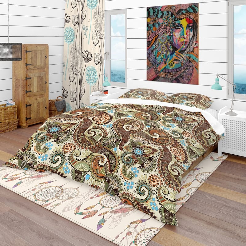 Designart 'Paisley Pattern with Fantasy Background' Vintage Bedding Set - Duvet Cover & Shams