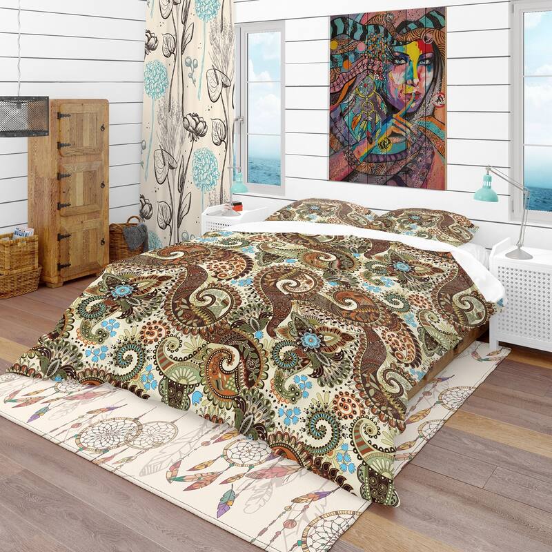 Designart 'Paisley Pattern with Fantasy Background' Vintage Bedding Set - Duvet Cover & Shams