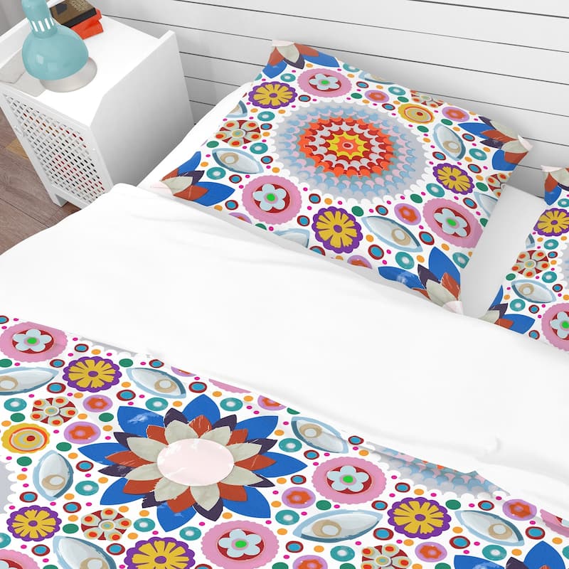 Designart 'Abstract Flowers Pattern' Bohemian & Eclectic Bedding Set - Duvet Cover & Shams