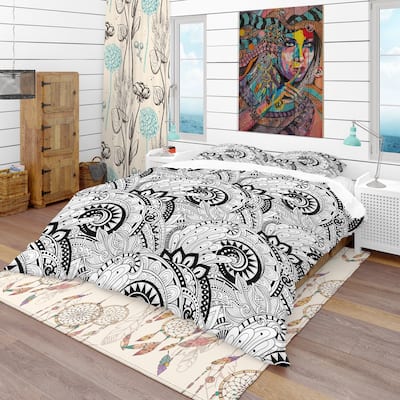 Designart 'Monochrome Abstract Floral Pattern' Bohemian & Eclectic Bedding Set - Duvet Cover & Shams