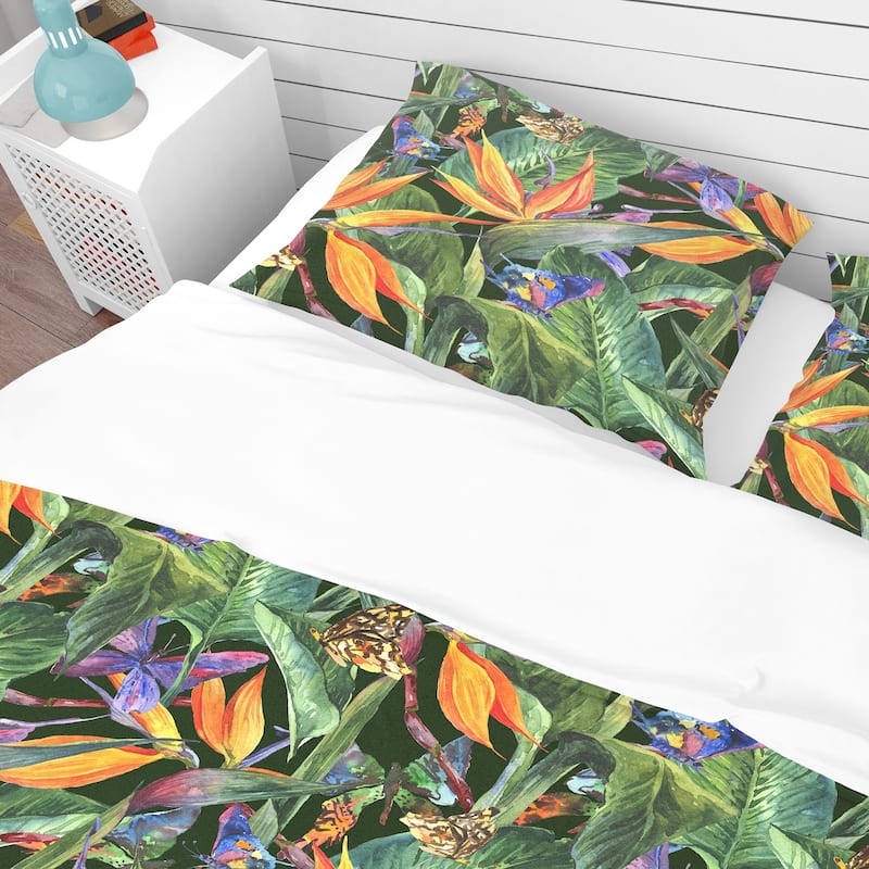 Designart 'Tropical Pattern with Exotic Flowers' Tropical Bedding Set - Duvet Cover & Shams