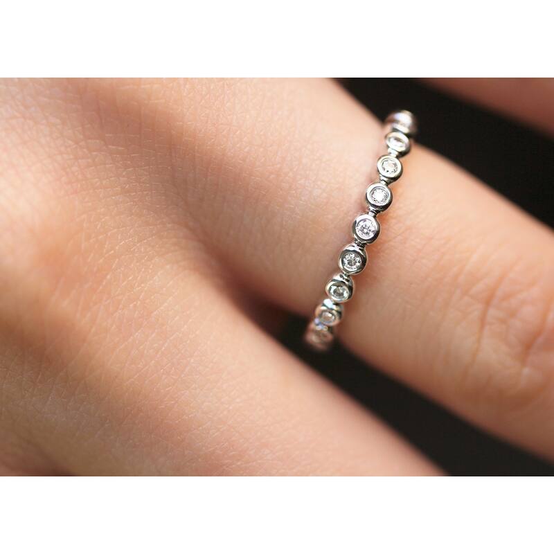 Annello by Kobelli 10k Gold Ribbed Bezel Diamond Fashion Band (1/8 Carat TDW)