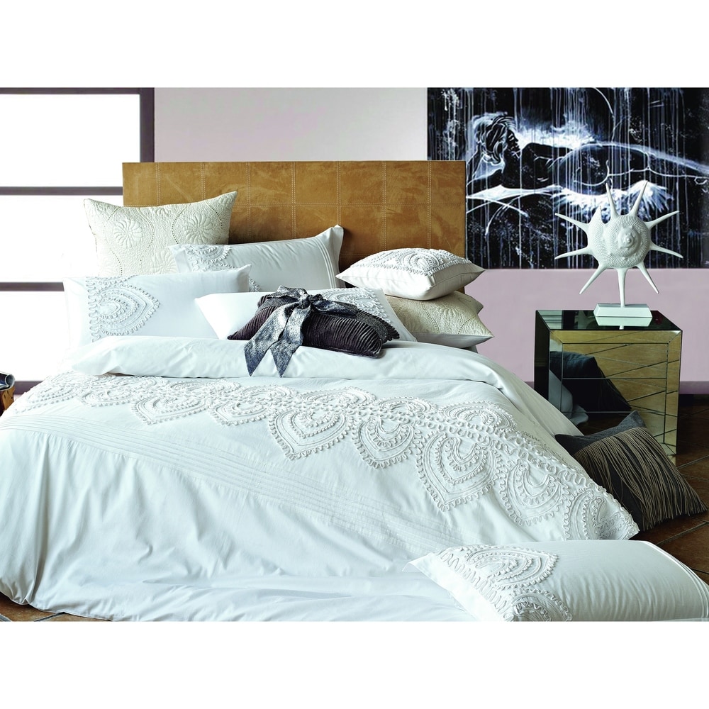 https://ak1.ostkcdn.com/images/products/24035721/Padma-Embroidery-Duvet-Set-584e8458-d9ca-4e09-a74b-9d2be990abf7_1000.jpg