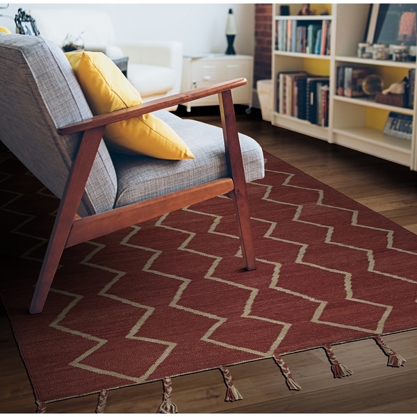 Hand-Woven Segismundo Vigo Red Wool Area Rug - 2' x 4'