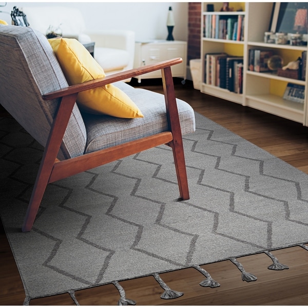 Hand-Woven Segismundo Vigo Gray Wool Area Rug - 5' x 8'