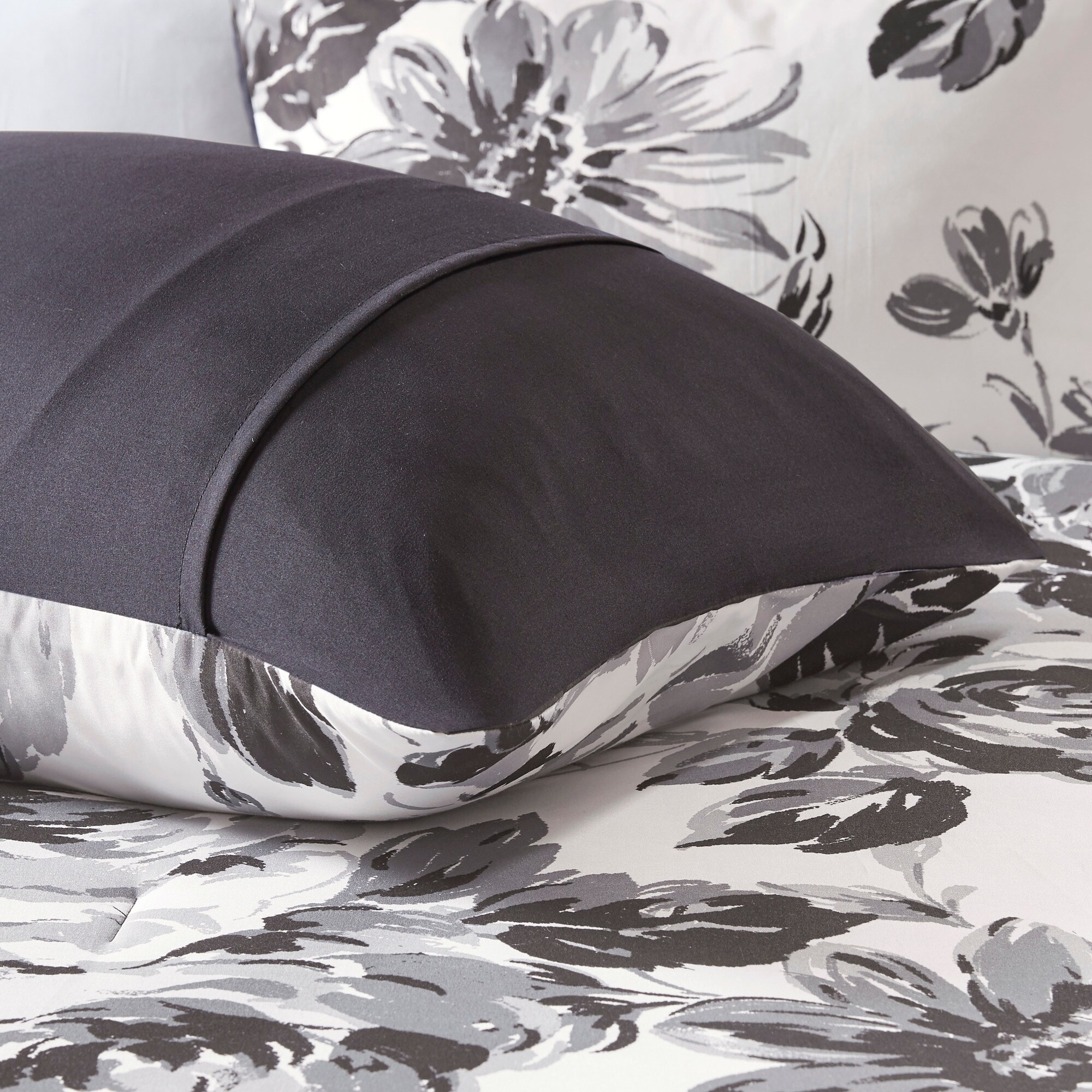 Shop Intelligent Design Renee Black White Floral Print Comforter