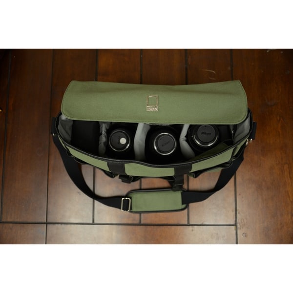 camera bag that fits 15 inch laptop