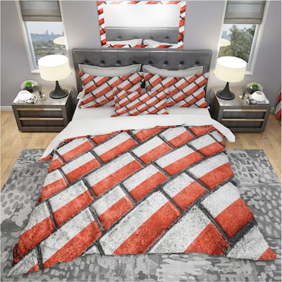 Designart 'Red and White Streetwalk' Modern & Contemporary Bedding Set - Duvet Cover & Shams