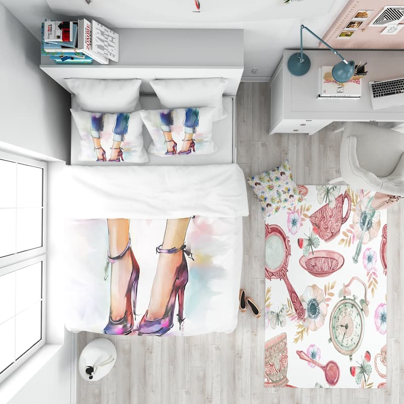 Designart 'Female Legs and Shoes' Contemporary Bedding Set - Duvet Cover & Shams