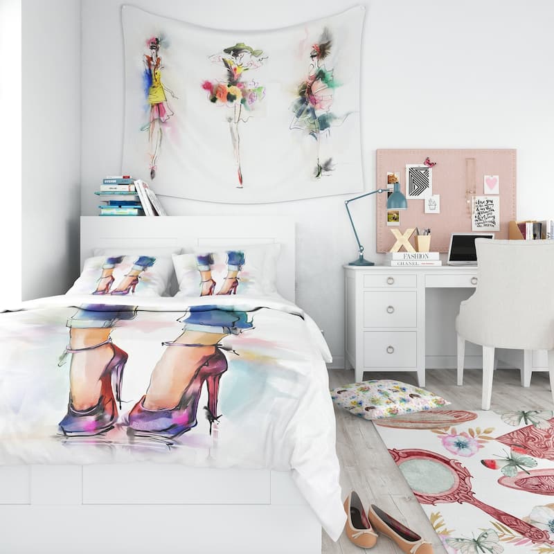 Designart 'Female Legs and Shoes' Contemporary Bedding Set - Duvet Cover & Shams - King Cover + 2 king Shams (comforter not included)