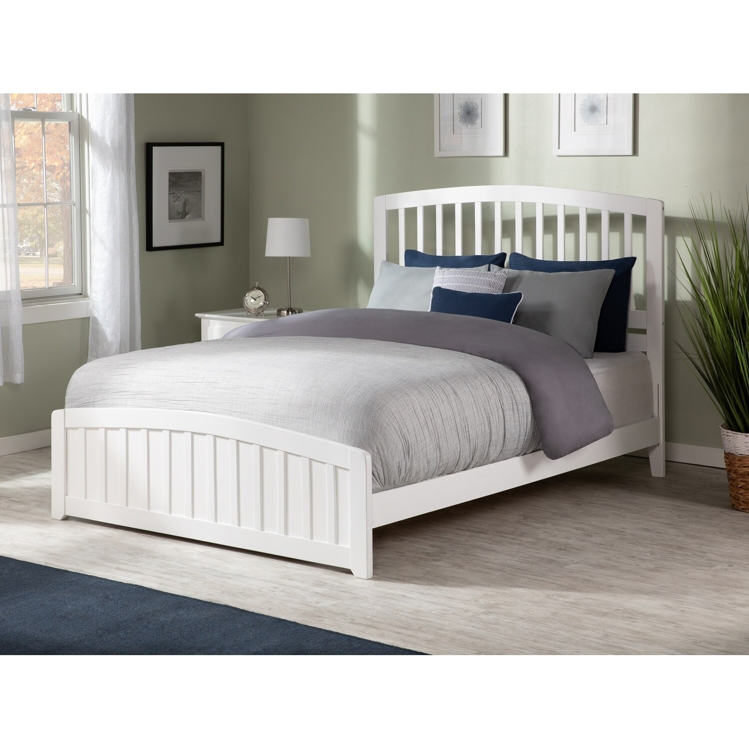 Richmond Queen Traditional Bed With Matching Foot Board In White