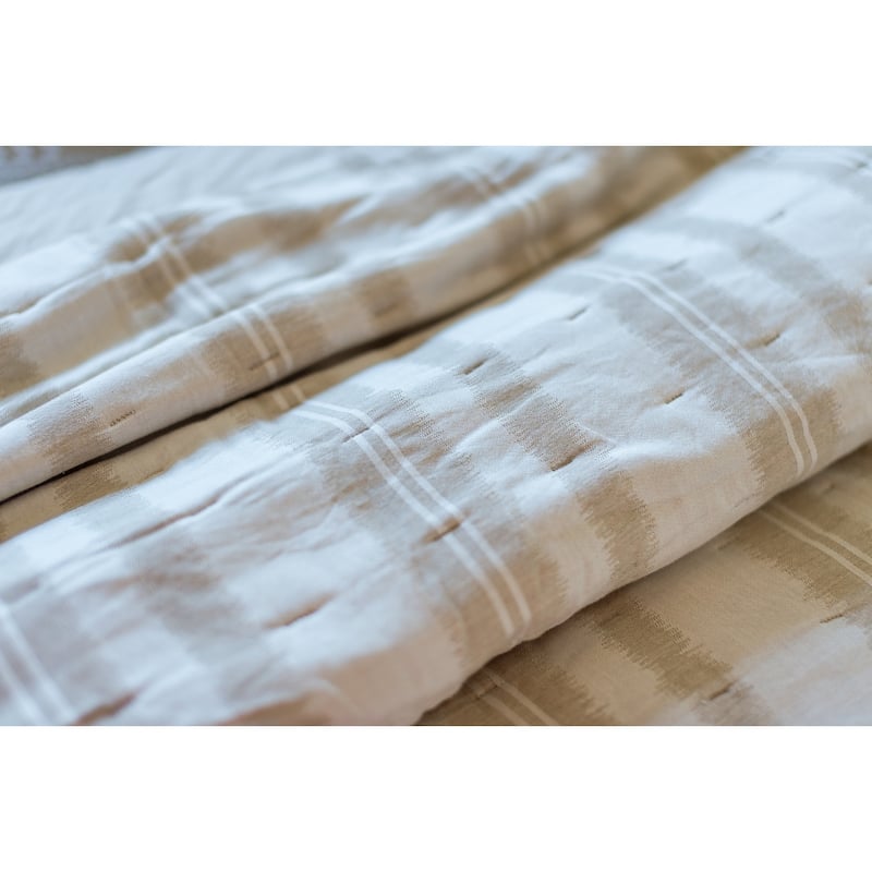 Nirav Hand Stitched Cream/ Tan Cotton Quilt (Shams Not Included)
