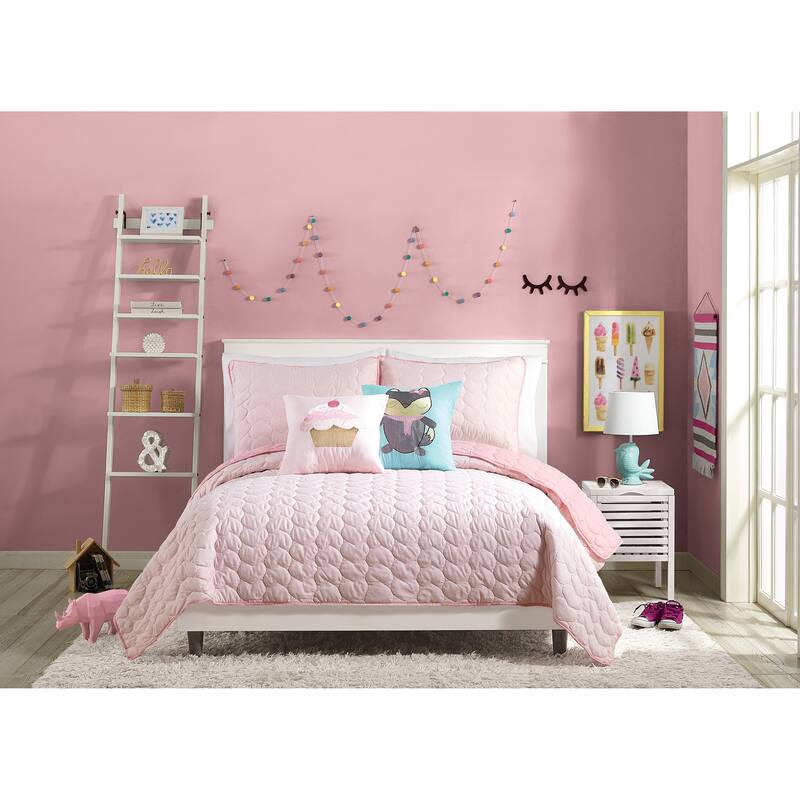 Urban Playground Helaine Quilt Set