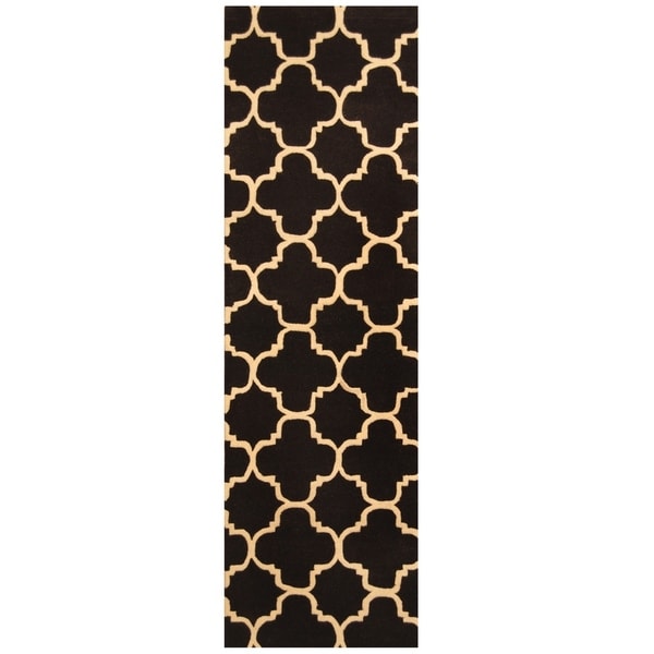 Handmade Trellis Wool Rug (India) - 2'5 x 8'. Opens flyout.