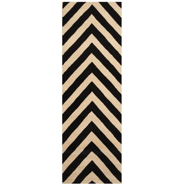 Handmade Chevron Wool Rug (India) - 2'6 x 8'