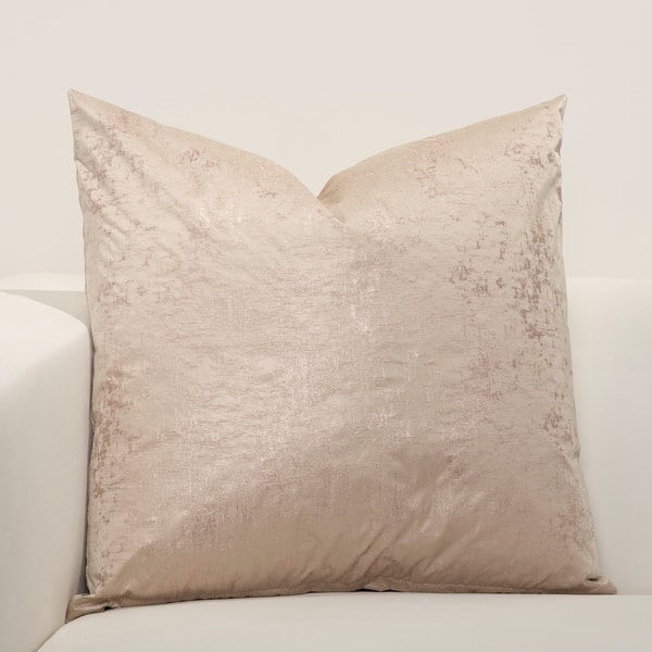 https://ak1.ostkcdn.com/images/products/25581348/F-Scott-Fitzgerald-Champagen-Celebration-Accent-Throw-Pillow-c35212d1-8fdd-4e23-9ba9-d2bac2619729_600.jpg?impolicy=medium