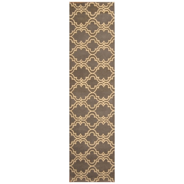 Handmade Trellis Wool Rug (India) - 2'6 x 10'