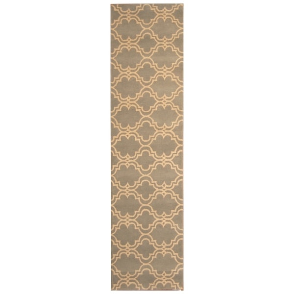 Handmade Trellis Wool Rug (India) - 2'6 x 10'