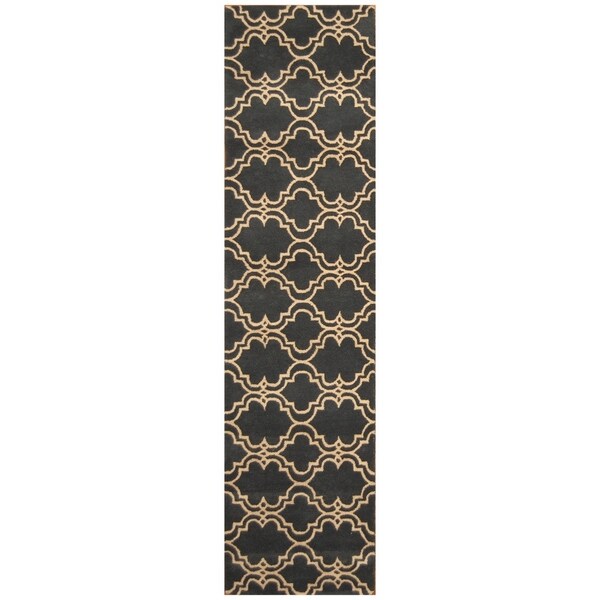 Handmade Trellis Wool Rug (India) - 2'6 x 10'