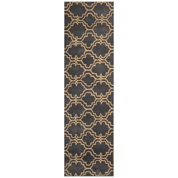 Handmade Trellis Wool Rug (India) - 2'7 x 9'3