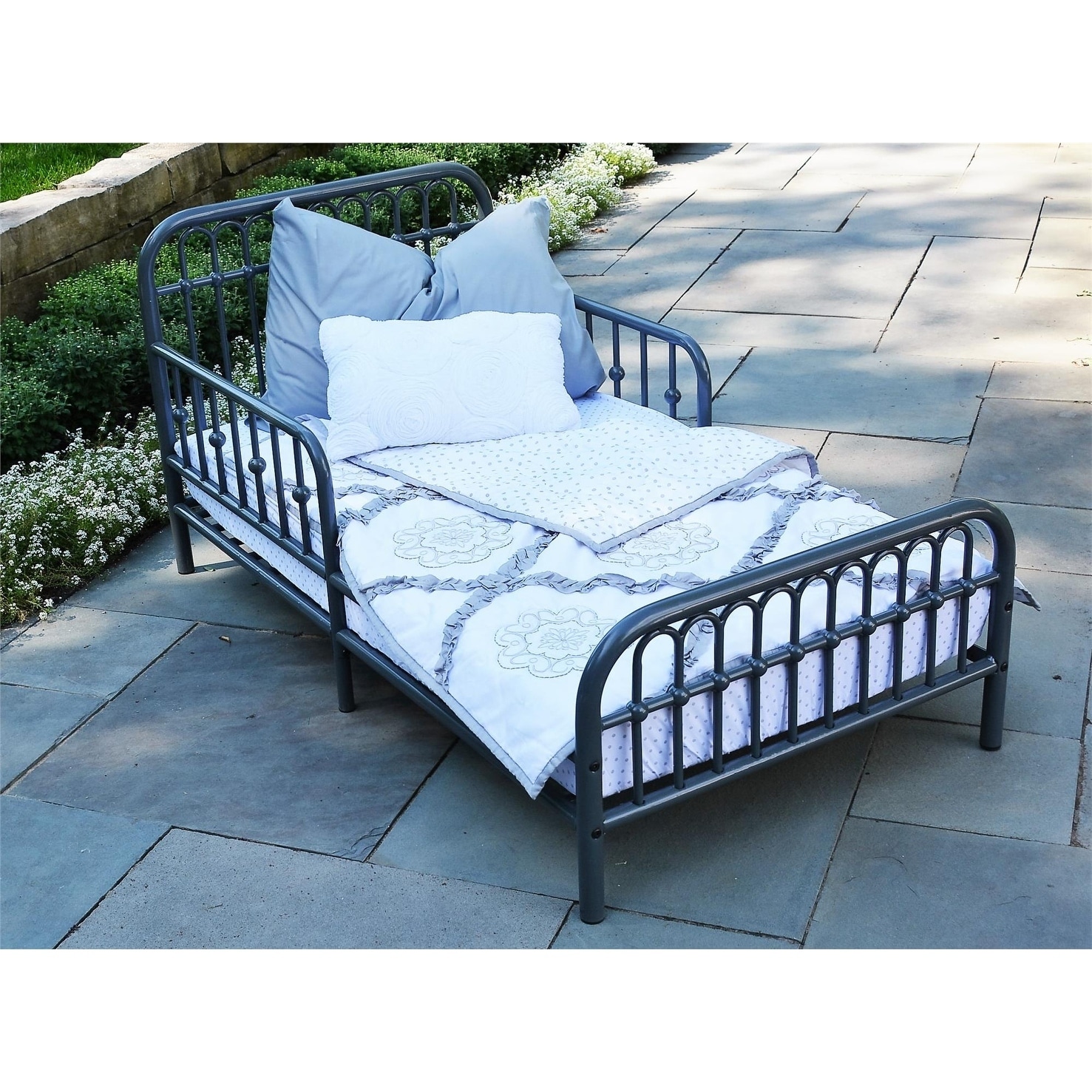 Featured image of post Metal Toddler Bed Frame / And separated mattress for toddlers from the game, edited to suit my future bed frames.