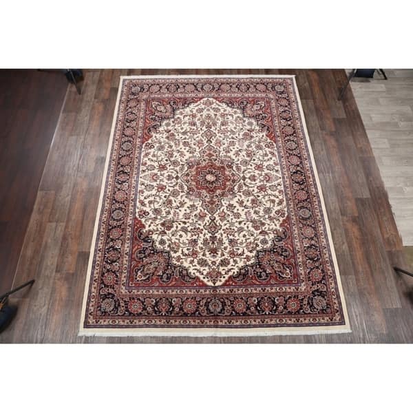 Kashmar Persian Hand Knotted Woolen Medallion Area Rug Kashmar Persian Hand Knotted Woolen Medallion Area Rug