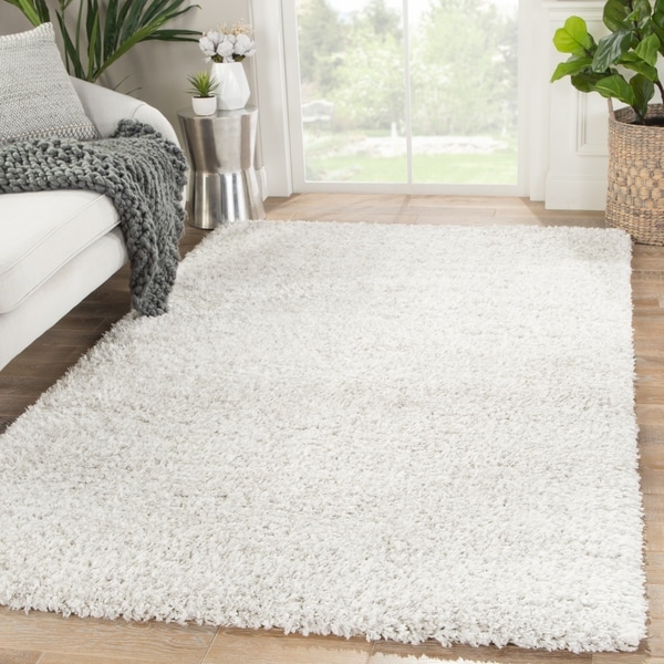 Rhys Solid White/ Silver Area Rug - 7'10" x 10'