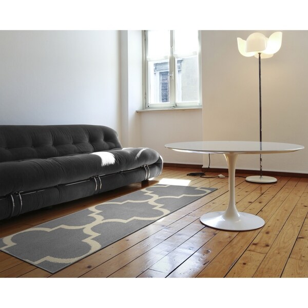 Quatrefoil Silver/Ivory Living Room Area Rug Runner