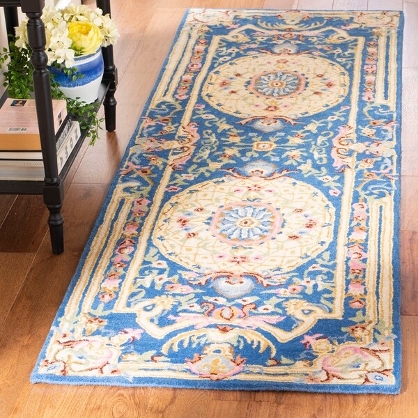 Safavieh Handmade Savonnerie Traditional Blue / Ivory Wool Rug - 2'6" x 8'