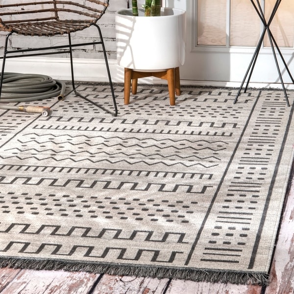 The Curated Nomad Frida Grey Transitional Native Tribal Indoor/ Outdoor Tassels Area Rug
