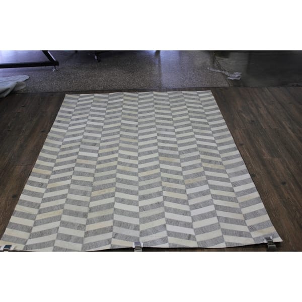 Shop Silver Patchwork Cowhide Rug 7 6 X 9 6 Overstock 25770205