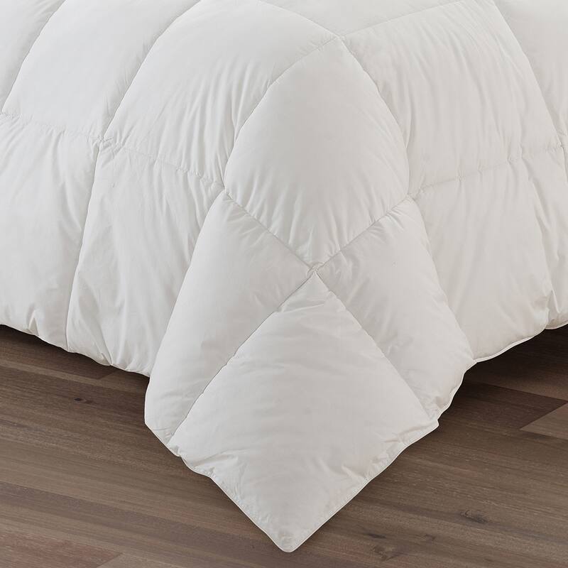 Luxury Goose Down-Polyester Medium Warmth Comforter