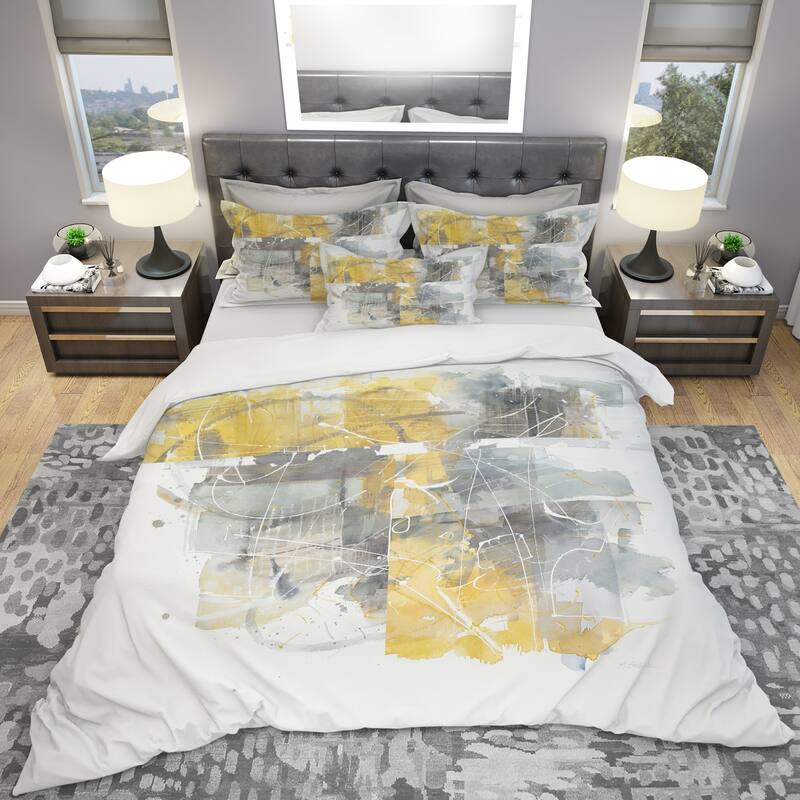 Designart 'Moving In and Out of Traffic II Yellow Grey' Geometric Bedding Set - Duvet Cover & Shams