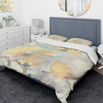 Designart 'Magnolias in White II' Traditional Bedding Set - Duvet Cover & Shams