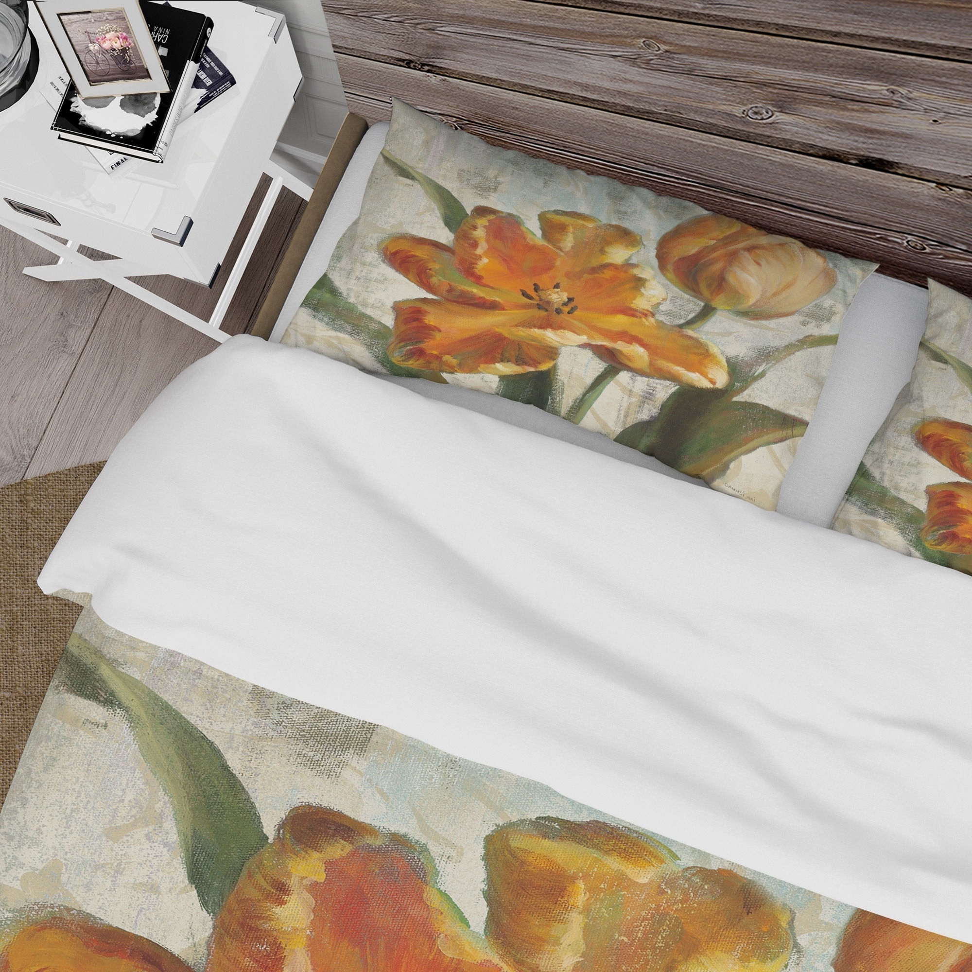 Designart 'Parrot Tulips I on Ivory' Cottage Bedding Set --image