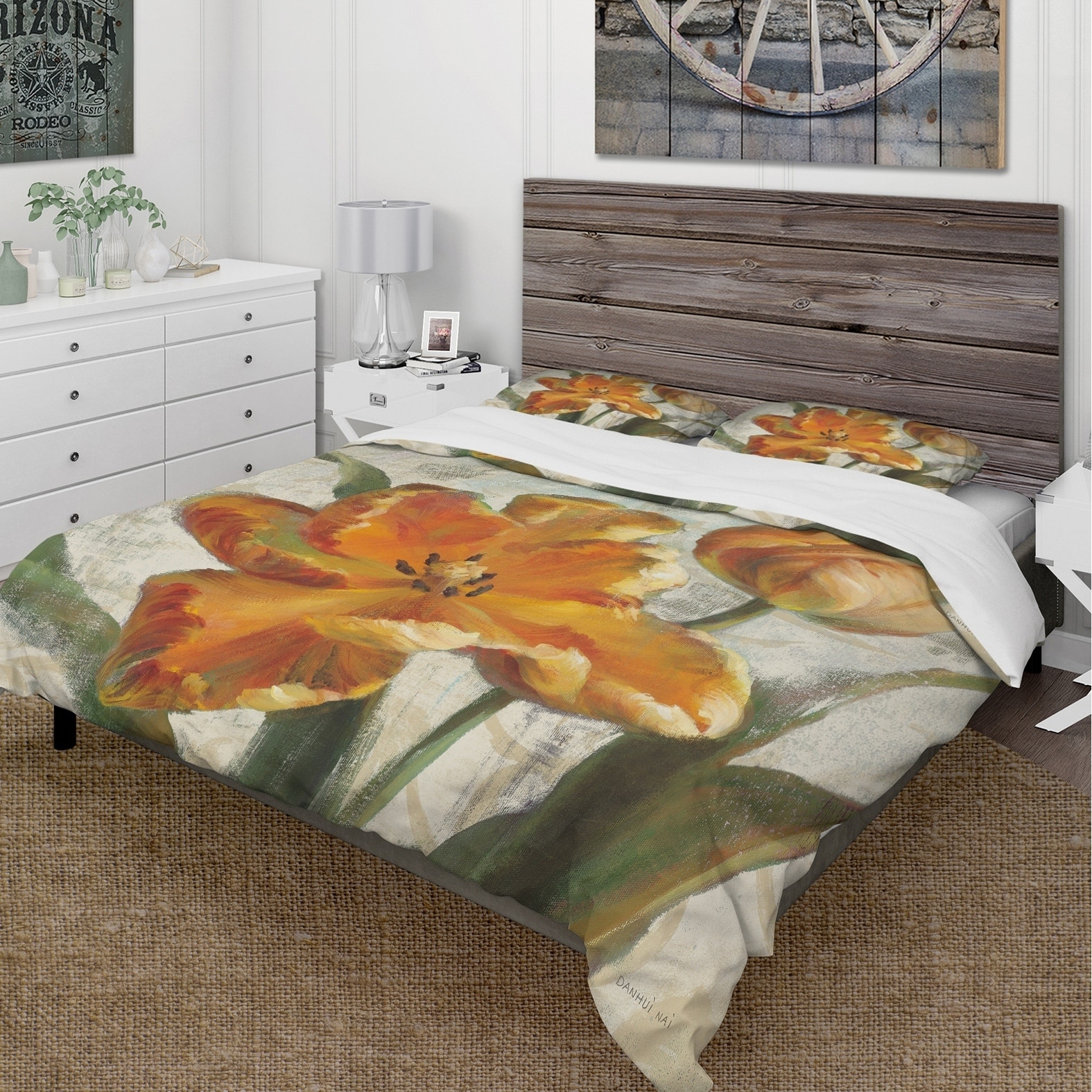Designart 'Parrot Tulips I on Ivory' Cottage Bedding Set --image