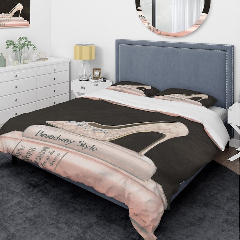 Designart 'Pink Fashion & Glam high heels II' Glam Bedding Set - Duvet Cover & Shams - King Cover + 2 king Shams (comforter not included)