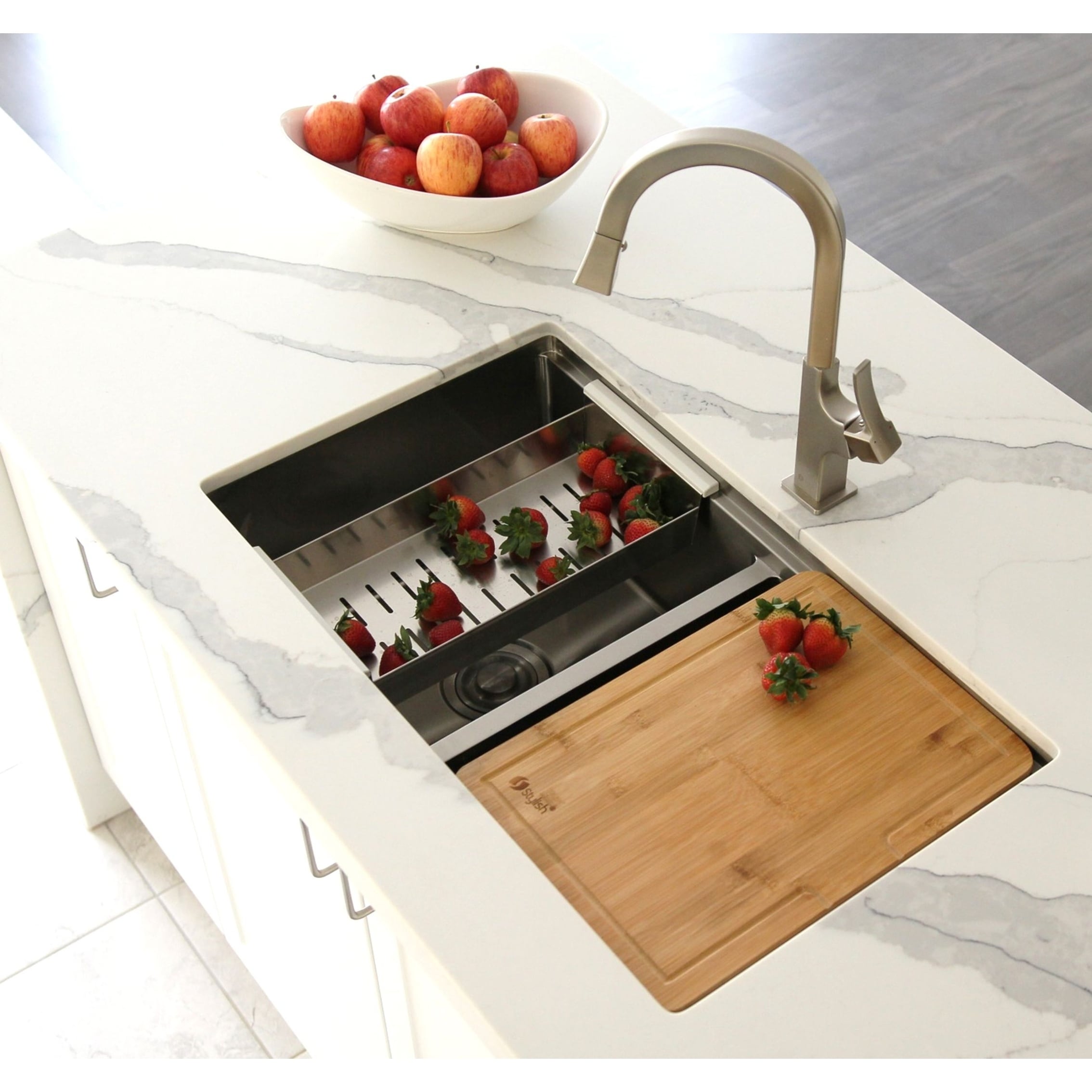 Boann 32'' x 20'' Undermount Kitchen Sink with Sliding Cutting Board