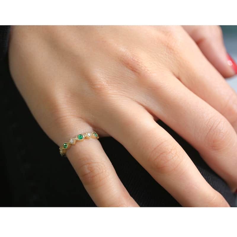 Annello by Kobelli 10k Yellow Gold 1/5ct.tw Alternating Emerald and Diamond Patterned Fashion Stackable Ring