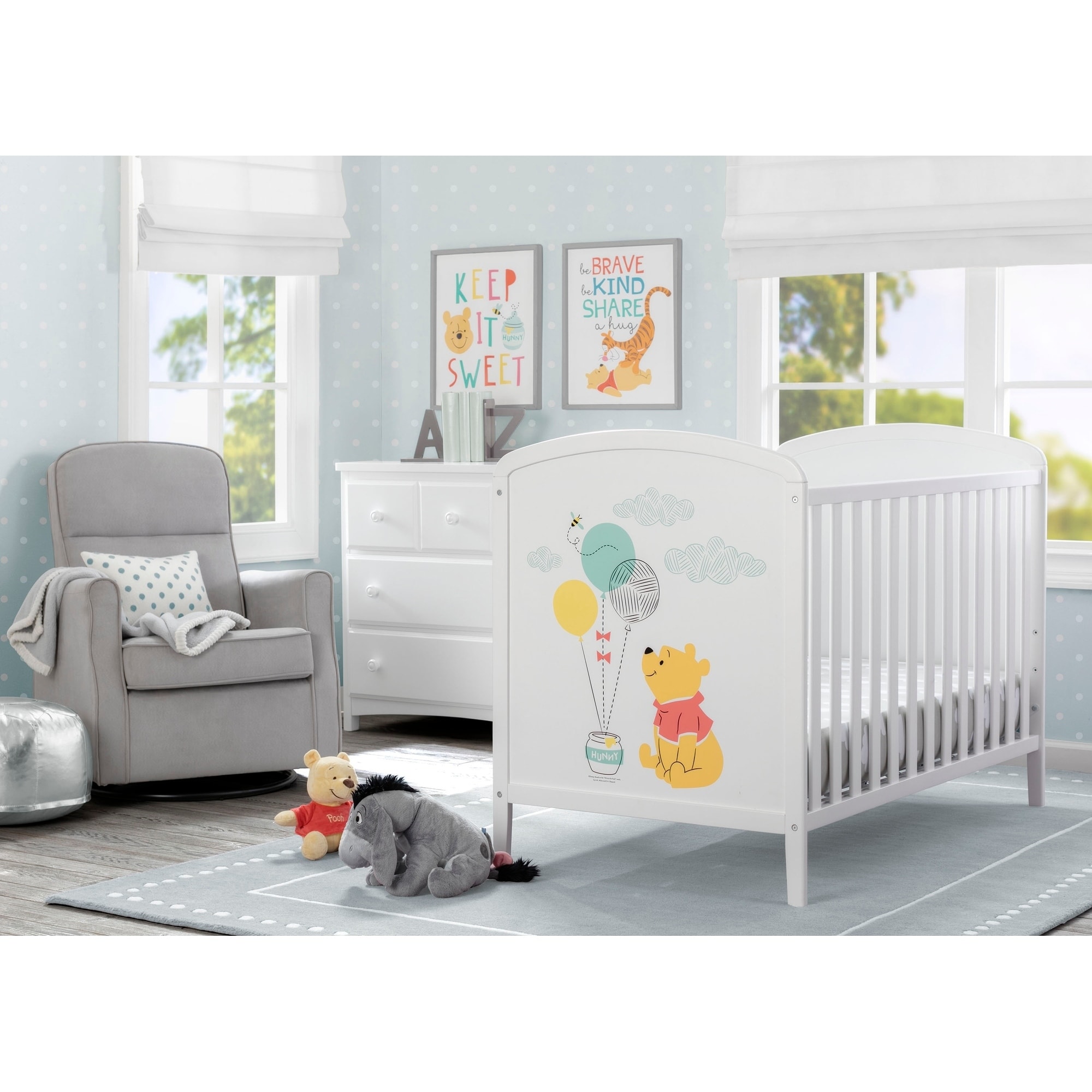Disney Winnie The Pooh 3-in-1 Convertible Crib by Delta Children