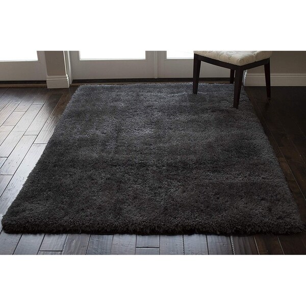grey black shaggy rug
