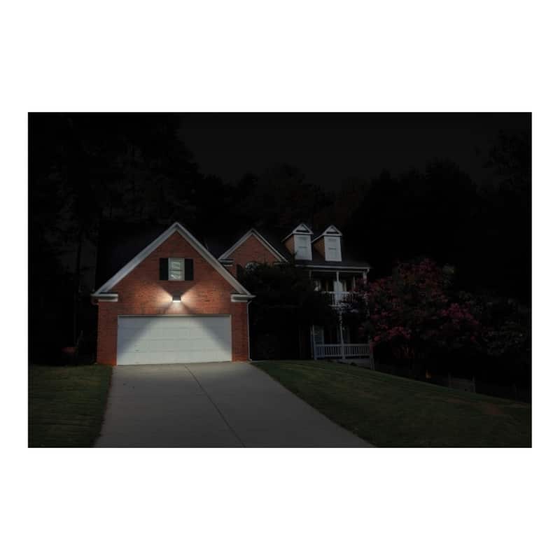 6.8W Solar Guardian PIR Wall Light, 750lm, 4000K, IP44, Black