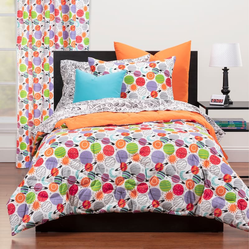 Highlights Plenty of Planets Reversible Comforter Set