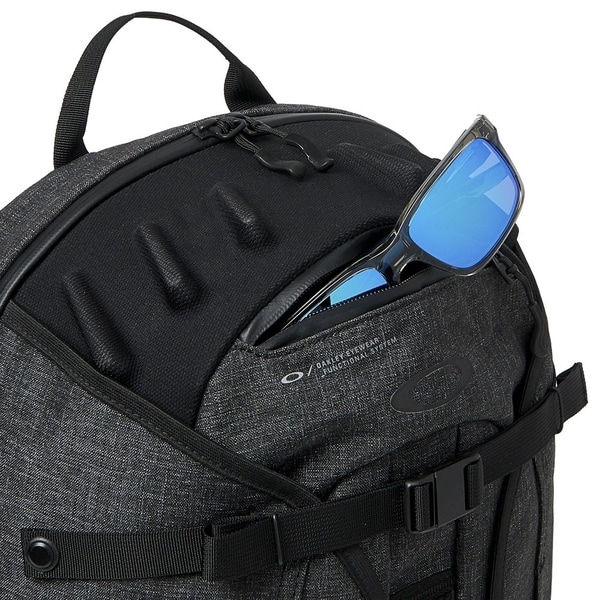 oakley aero pack review