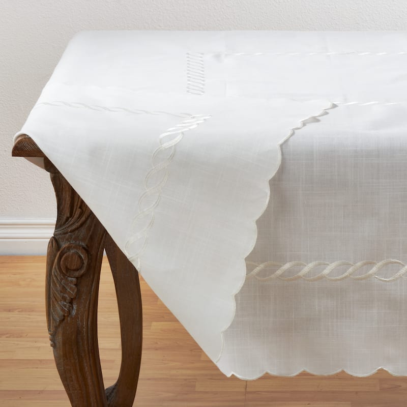 Stylish Tablecloth With Embroidered Braid Design