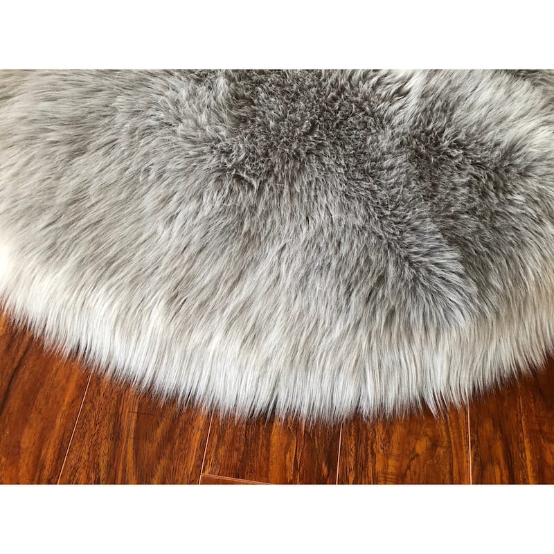Silver Orchid Spangsfeldt Luxurious Faux Bearskin Pelt Shag Area Rug